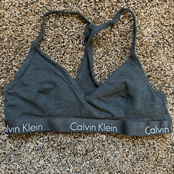 v cut sports bra